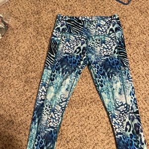 Cvg med capris blue animal print